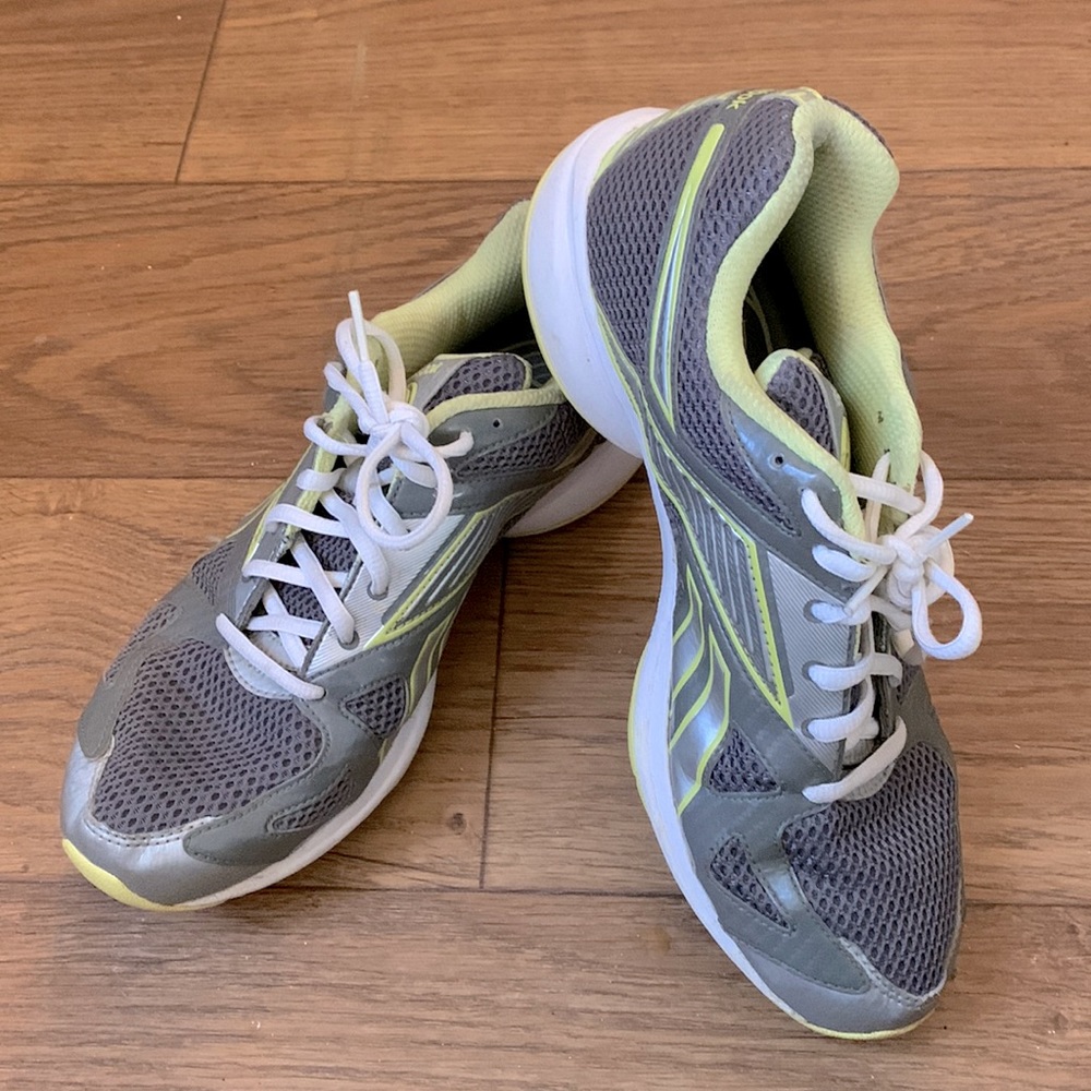 Reebok Smooth Fit Play Dry Grey/White/Yellow Sneakers 9.5 EUC